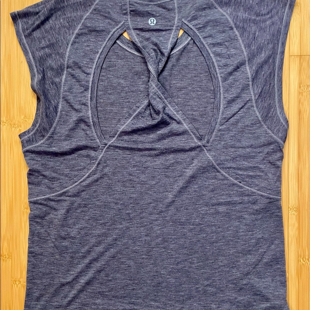 Lululemon short sleeve top size 4